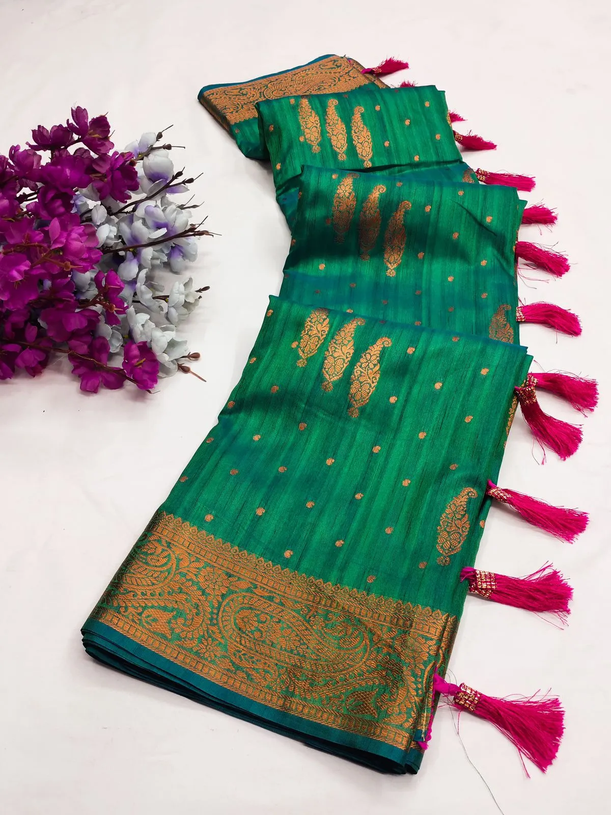 Adoring Rama Soft Banarasi Silk Saree With Winsome Blouse Piece