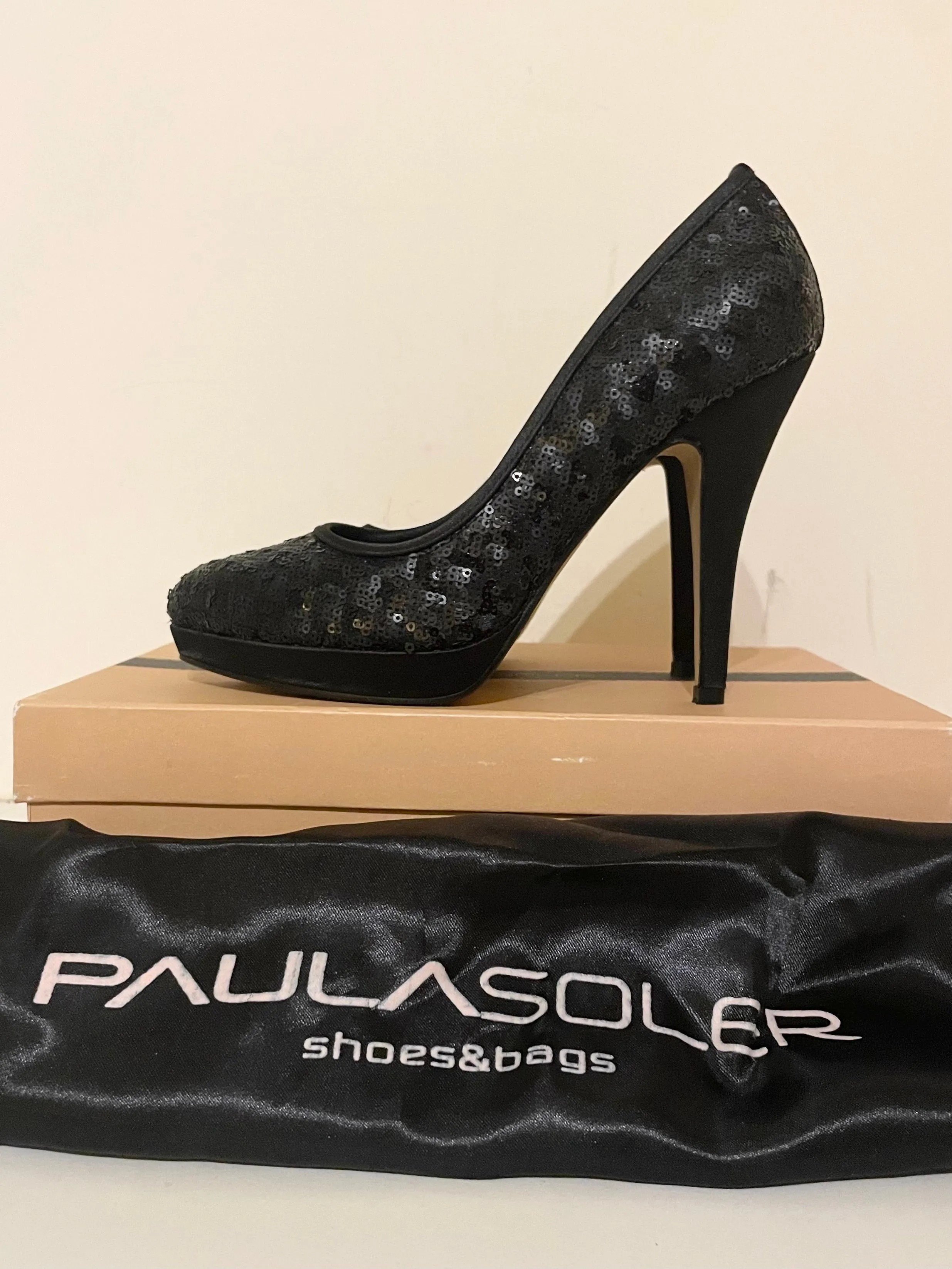 BRAND NEW IN BOX PAULA SOLER BLACK SEQUINNED HEELS SIZE 4/37