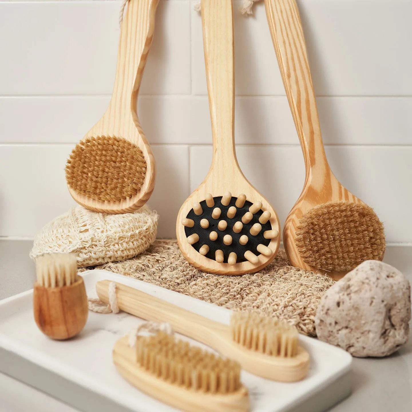 Cedar 2" Handheld Complexion Brush