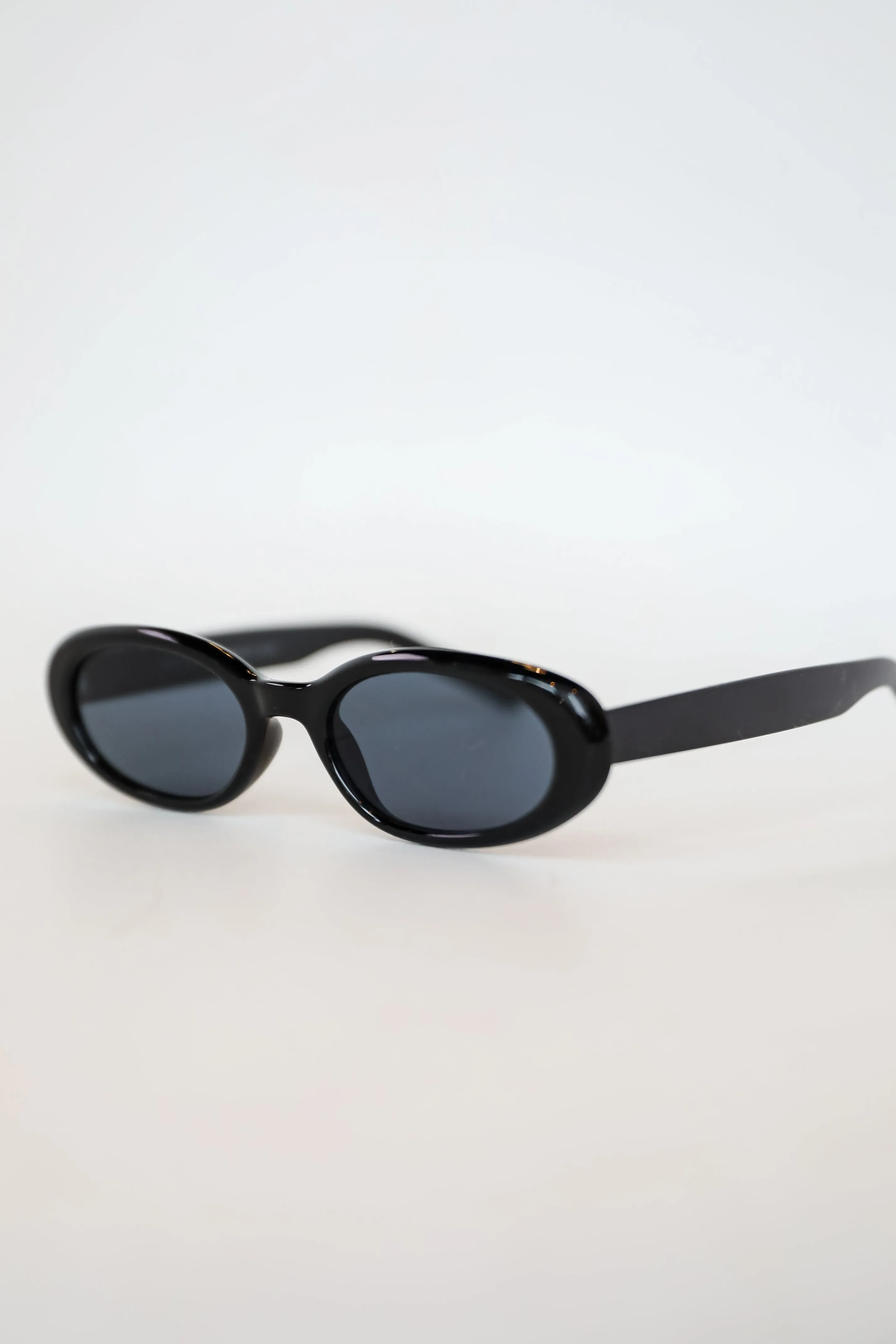 Chic Gaze Oval Sunglasses