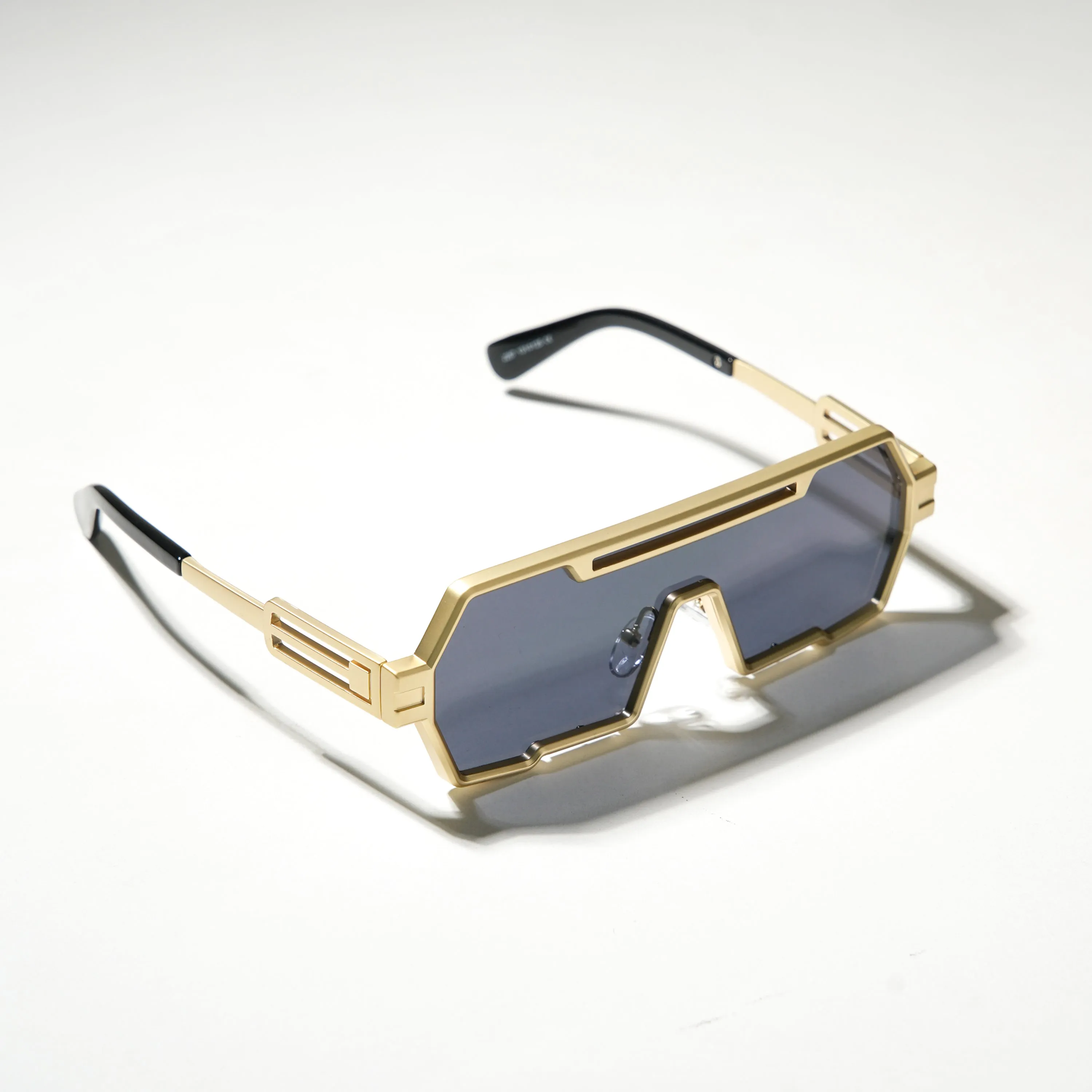 Chokore Trendy Steampunk Metal Sunglasses (Gold & Gray)