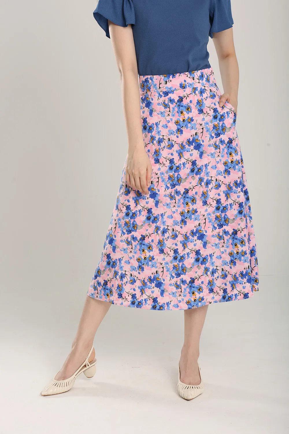 Delania Floral Print Midi Skirt in Blue Pink