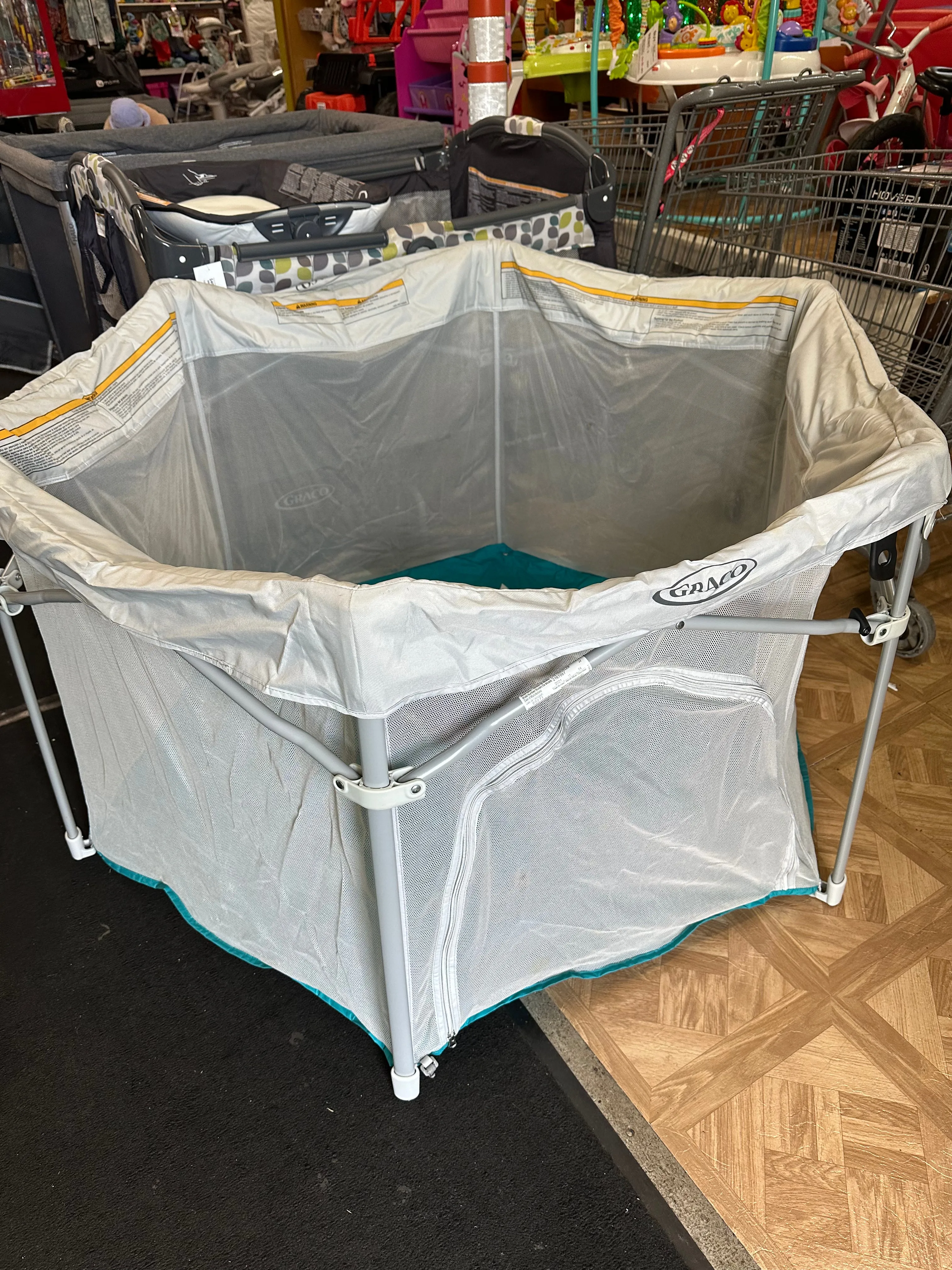 Graco Lite Traveler Playpen