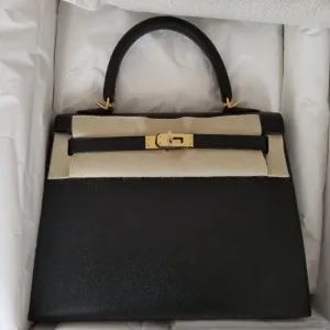 Hermès Kelly 25 Noir (Black) Sellier Epsom Gold Hardware GHW