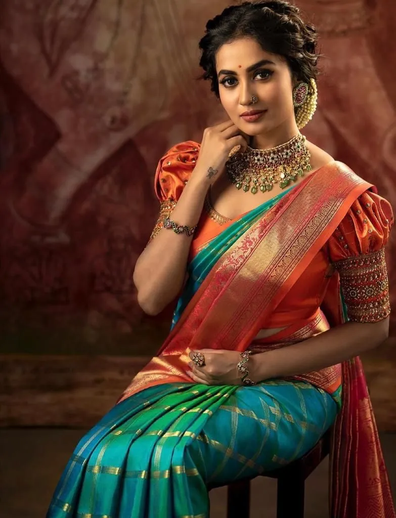 Impressive Rama Soft Silk Saree With Tempting Blouse Piece