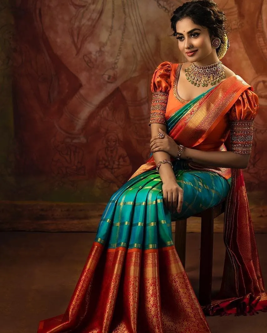 Impressive Rama Soft Silk Saree With Tempting Blouse Piece