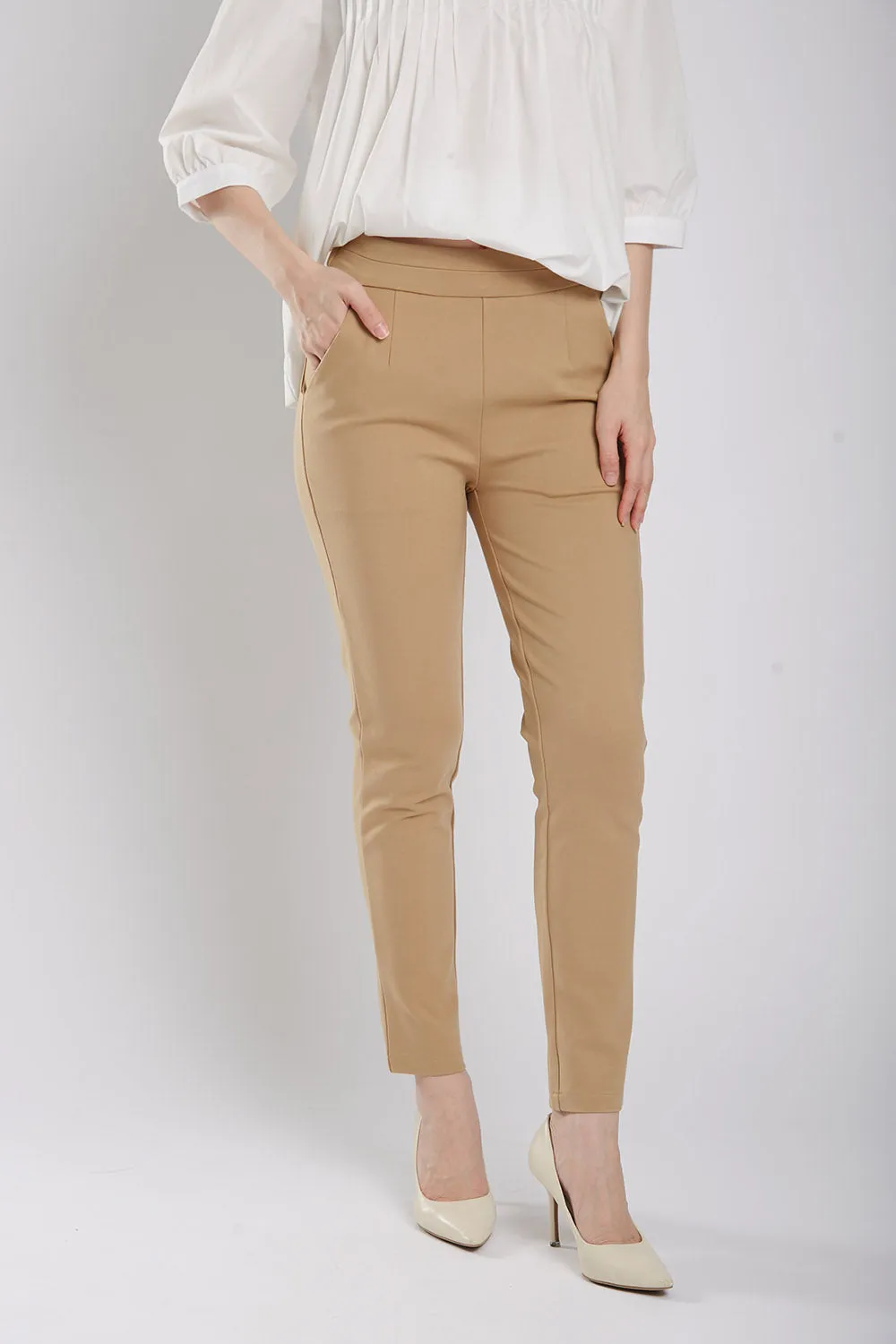 Lana Weight Ultra-Stretch Pants in Khakis