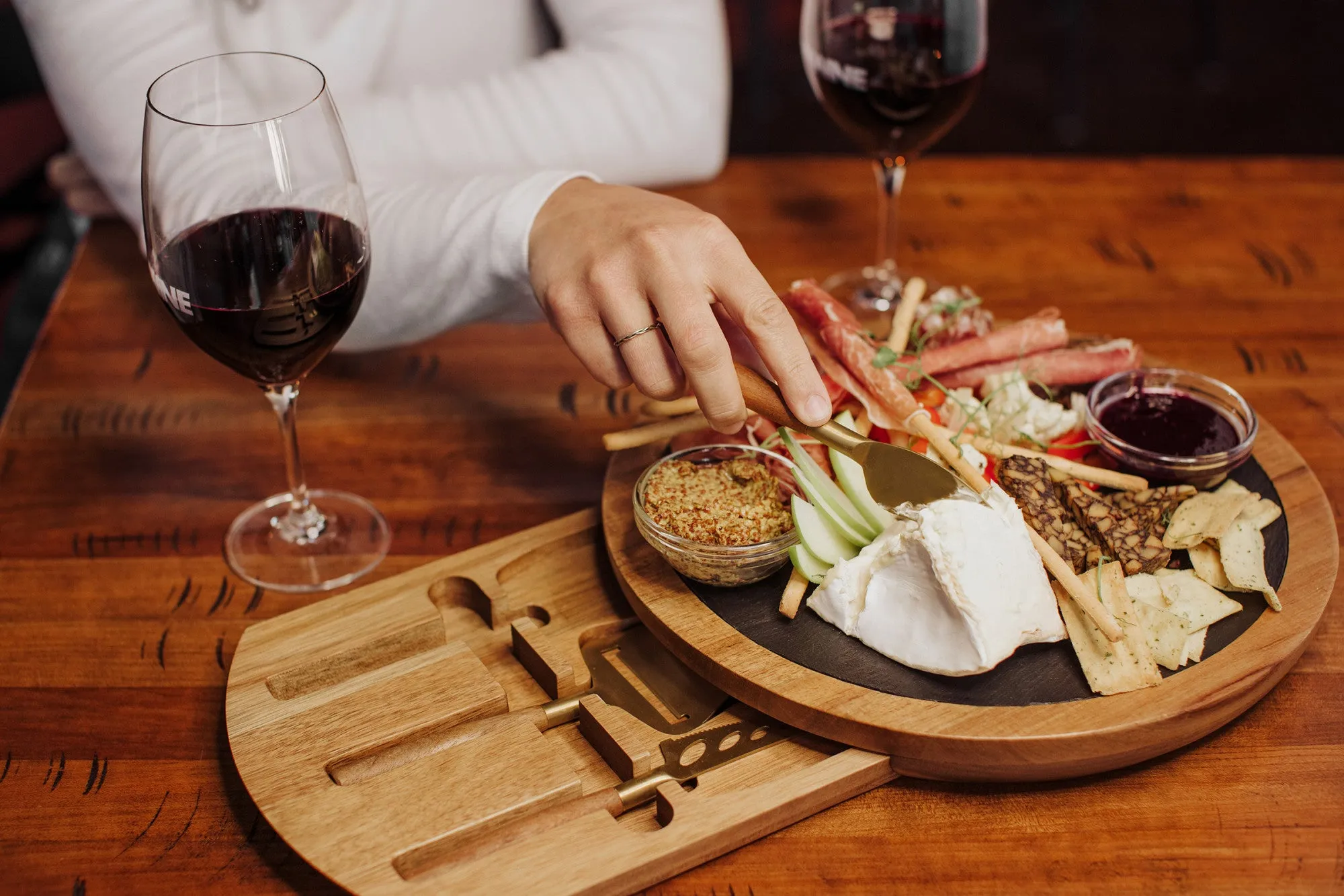 New York Giants - Insignia Acacia and Slate Serving Board with Cheese Tools