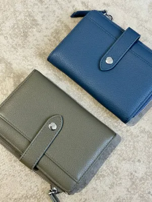 Wallet with trape